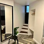 Stylish Studio Apartment On Torquay Harbourside!
