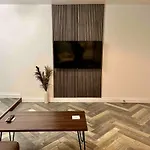 Stylish Studio Apartment On Torquay Harbourside!